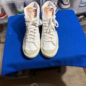 Nike blazer ‘77 White and black High-Top Sneakers